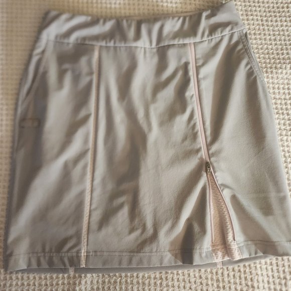 ZENERGY GOLF by Chico's Trim-Detail Skort in Size 0.5 Pre-Owned - Picture 4 of 8